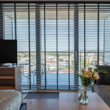 Capital Towers Sunrise Premium 14 Pietro / 14th Floor Apartment