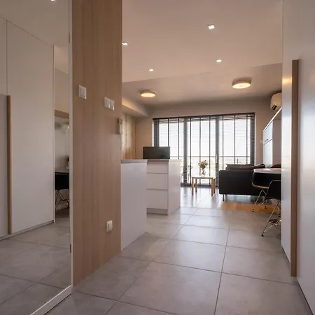 Capital Towers Sunrise Premium 14 Pietro / 14th Floor Apartment *